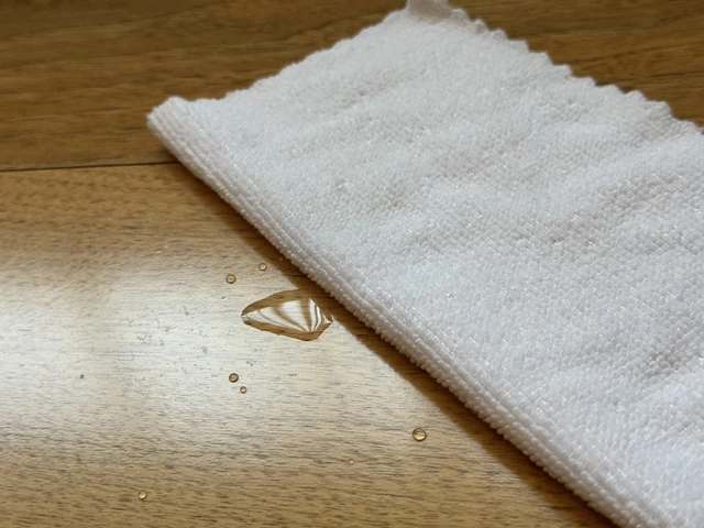 マイクロファイバークロスを使った吸水