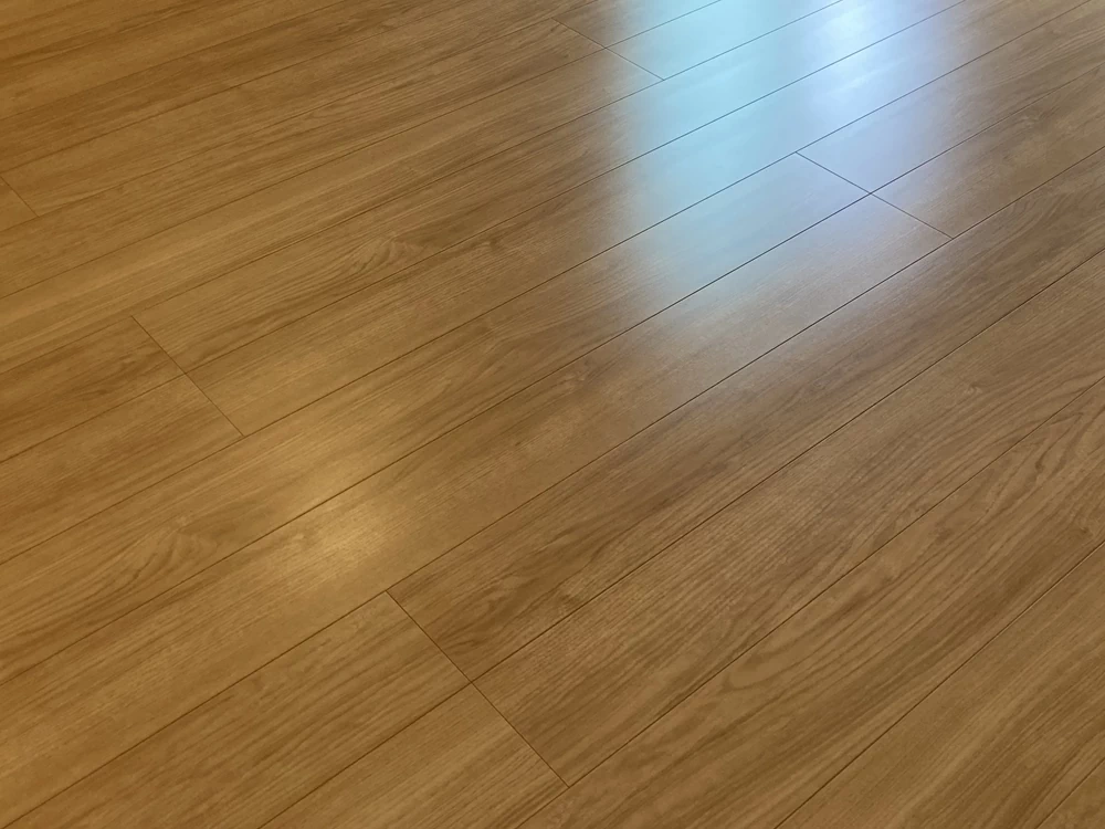 ２年前に新居を購入した際にお願いしたのですが、今でも綺麗なまま、傷もつきにくく満足しています。